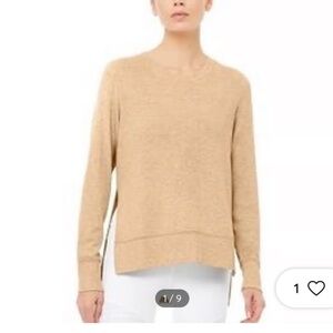 Alo yoga glimpse long sleeve. Putty. M. NWT